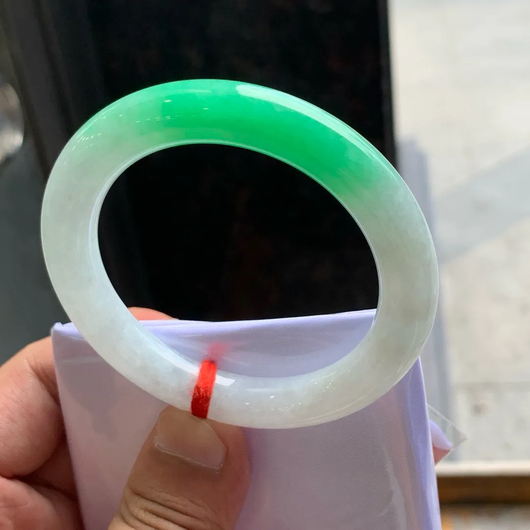 一节阳绿圆条 无瑕 尺寸:52.6/9.9