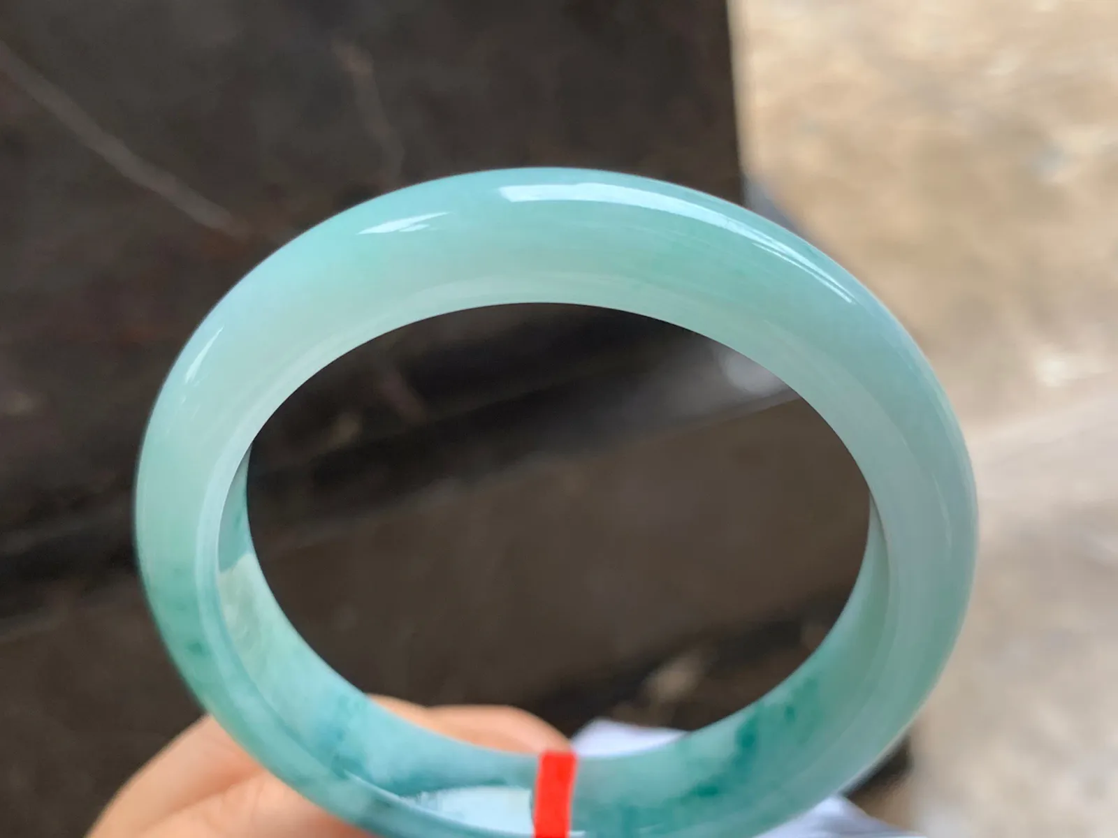 57-12.5-8.5mm
飘花手镯 底子细腻 花色清爽 性价比不错