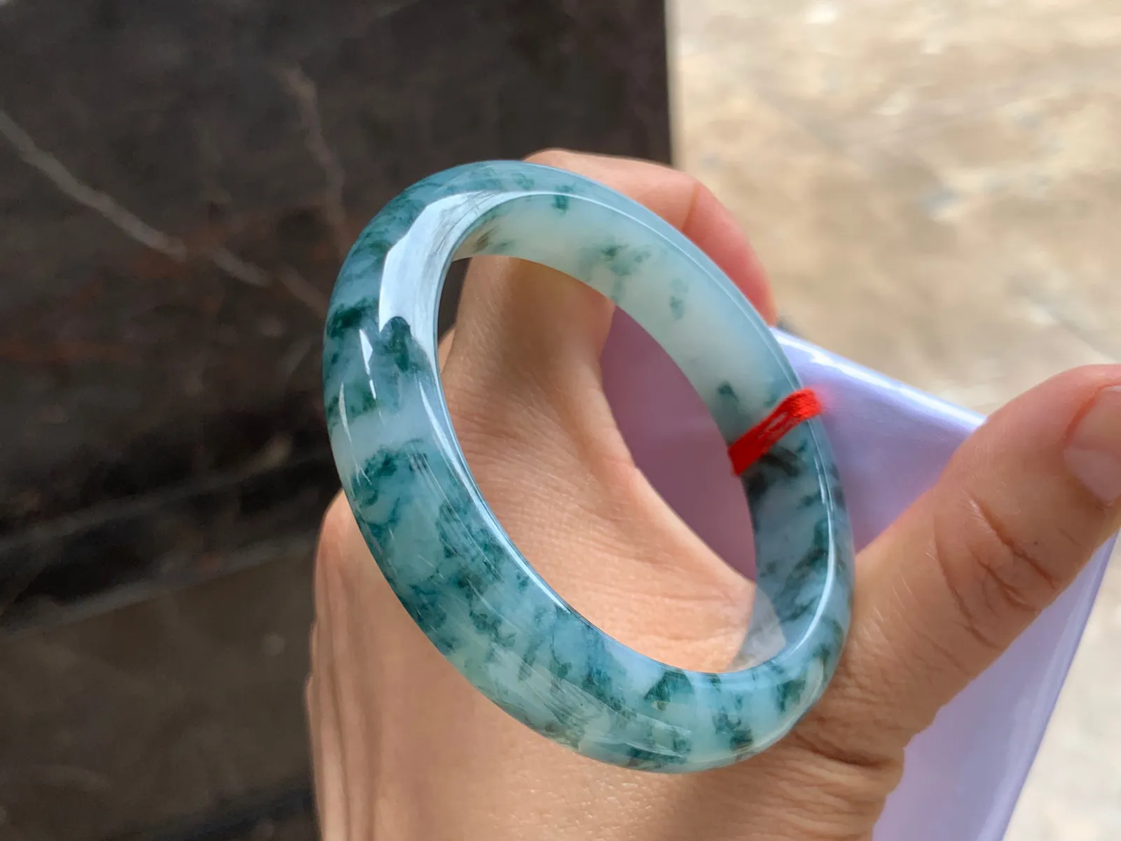 53-12-8mm
飘花贵妃手镯 种好细腻 花色均匀