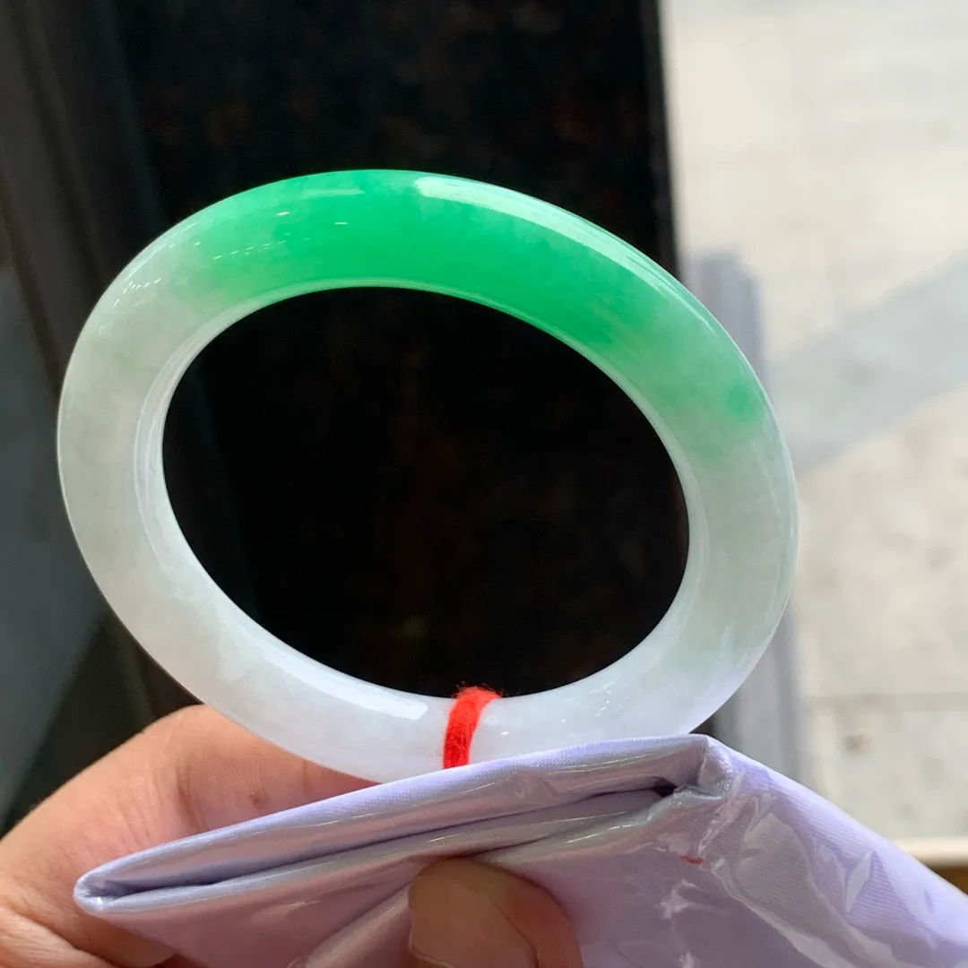 一节阳绿圆条 无瑕 尺寸:52.6/9.9