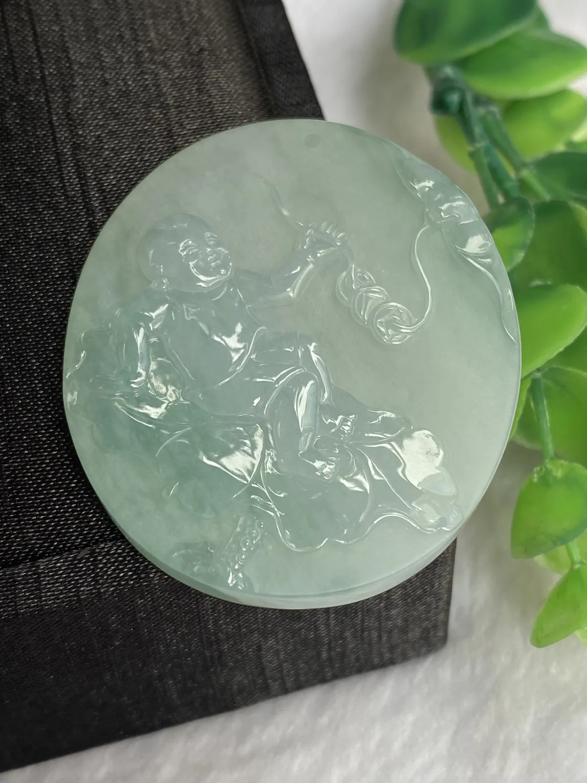推荐【荷叶童子】连生贵子，福在眼前，磨砂与精抛两种工艺，无纹裂，水润，细腻，微透，品相佳～～
