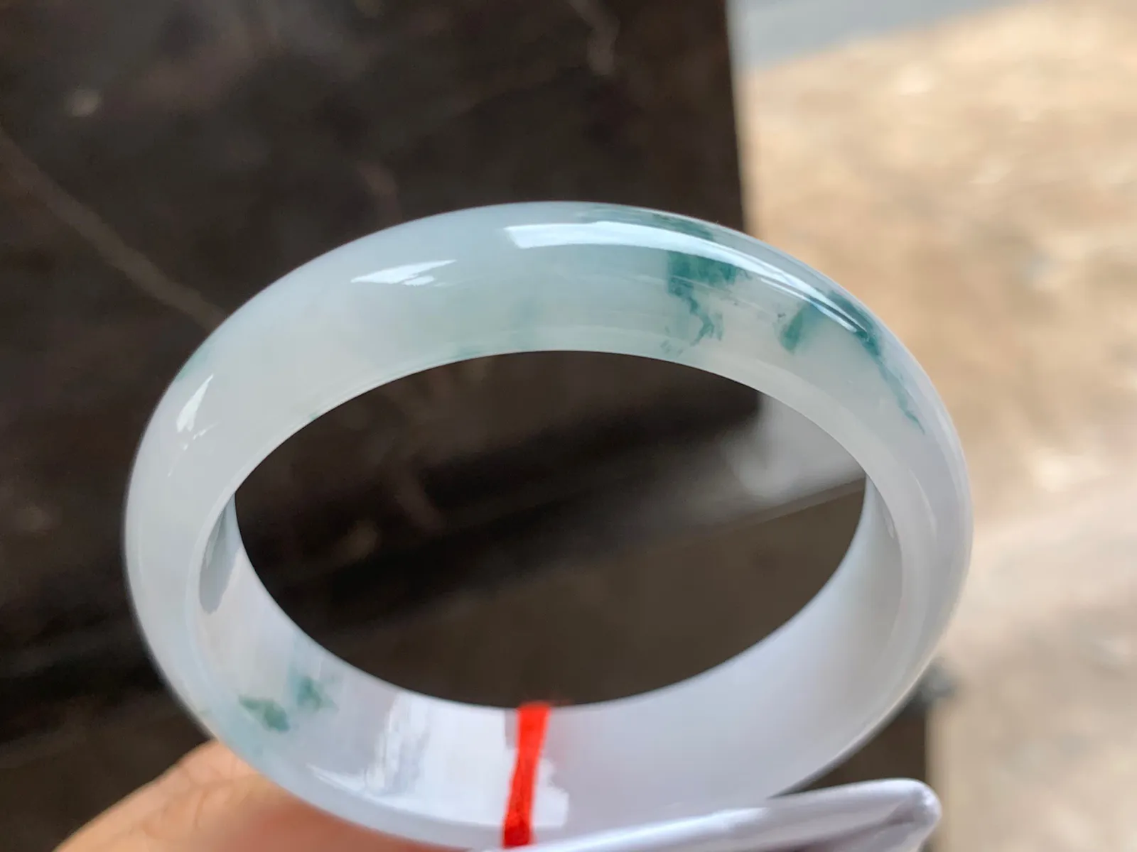 55-15-7mm
冰种飘花贵妃手镯 水润冰透 清爽干净