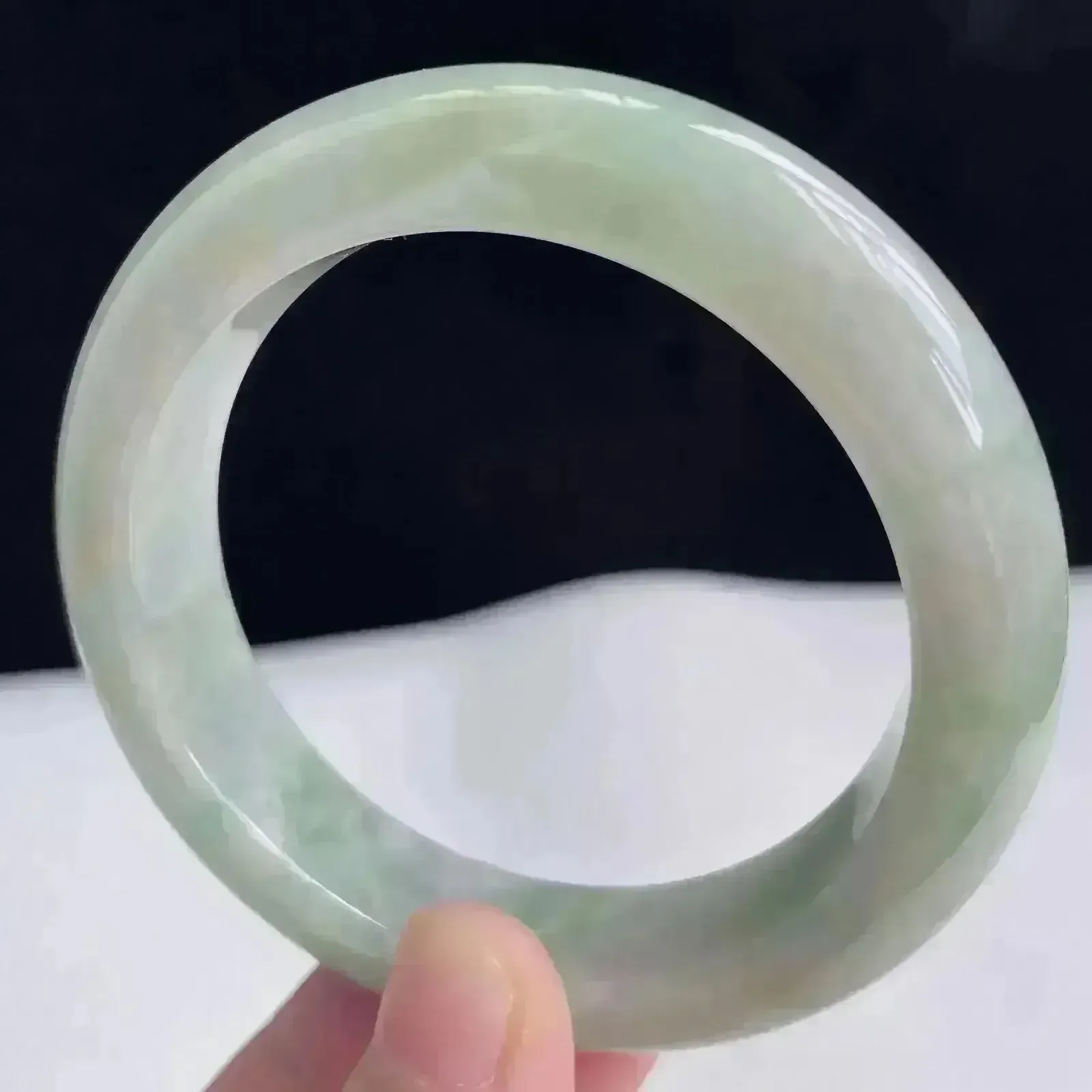 52.6圈飘绿玉镯翡翠好种色满色正圈手镯 59.75g