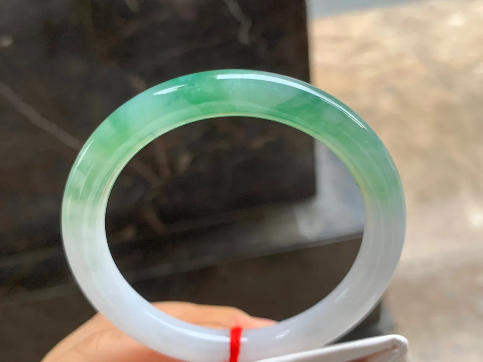52.5-8mm
飘花圆条手镯 水润绿花 半山半水
