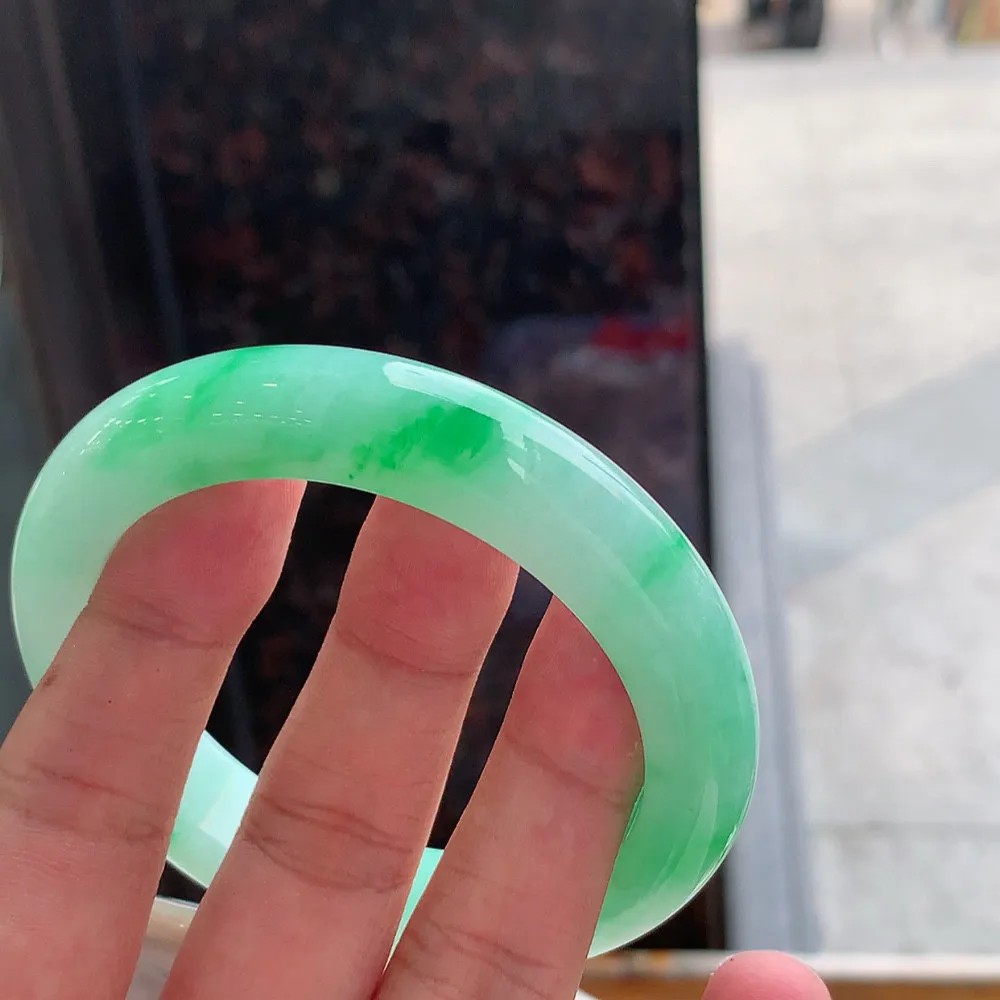 正圈冰糯阳绿 无瑕 尺寸:58.5/12.5/10 色阳️️