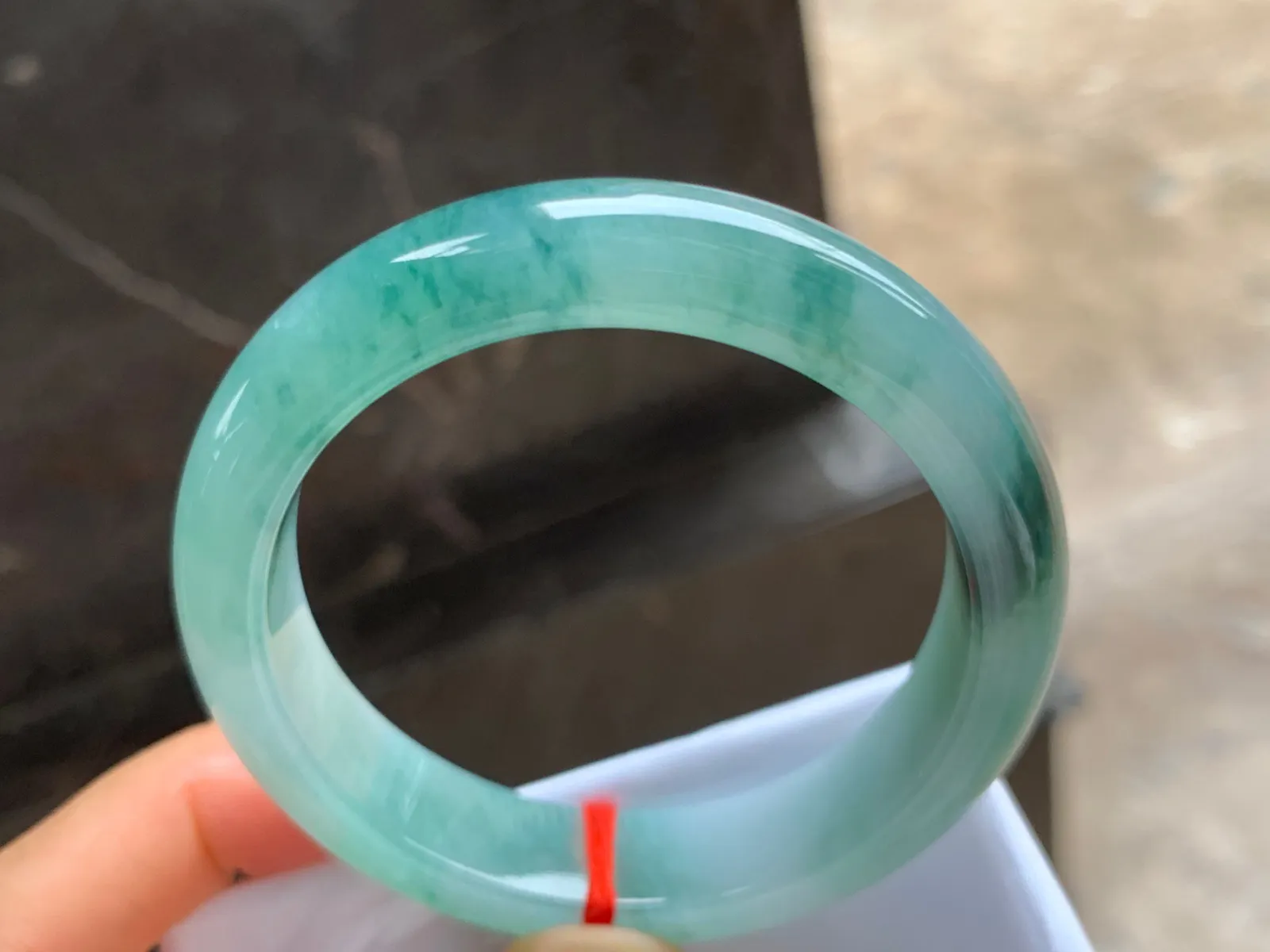 51.5-12.5-8mm
飘花手镯 底子细腻 水润色花 小手专属 性价比推荐