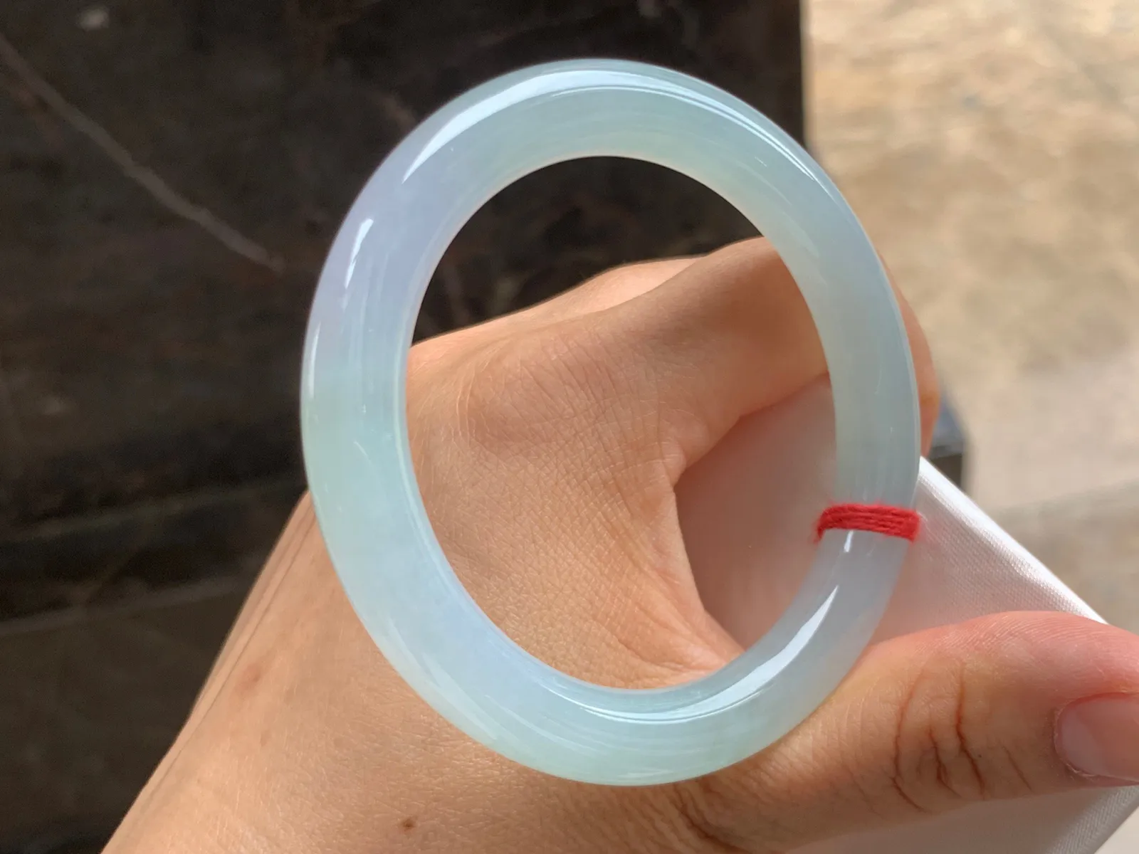 54.5-9.5mm
冰种圆条手镯 带底色 冰透胶润 上手秀美灵动