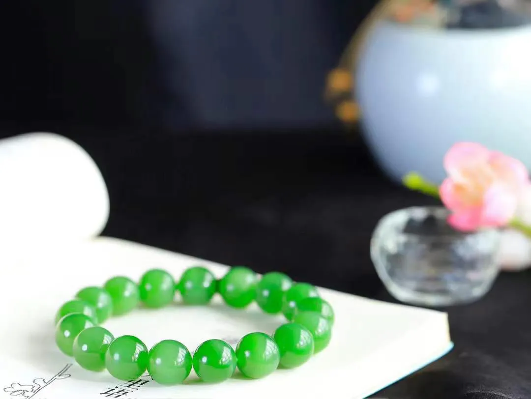 【臻品传承.手串】

精品和田玉碧玉圆珠手串，精选上等和田玉，经过匠人精心雕琢，每一颗珠子都圆润饱满