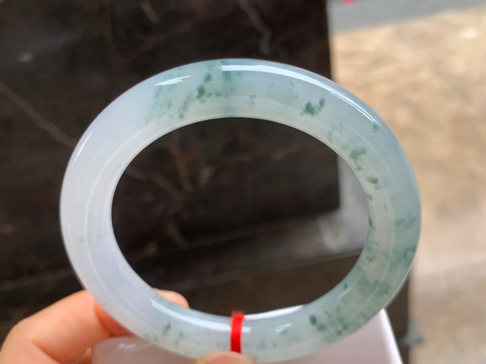 56-10.5mm
冰种飘花圆条手镯 水润冰透 碎花点缀