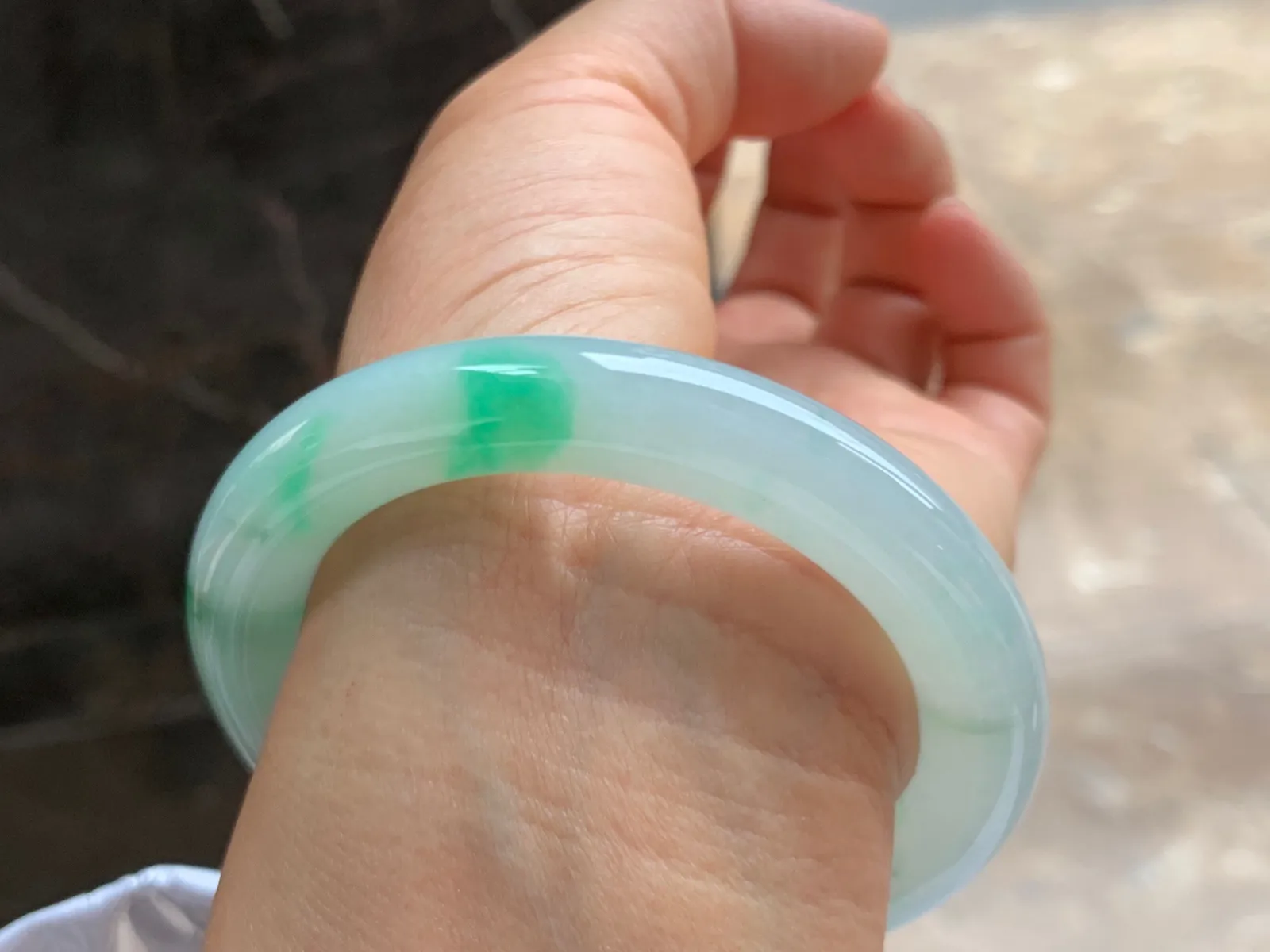 54-9.5mm
冰种带色圆条手镯 水润冰透 清爽