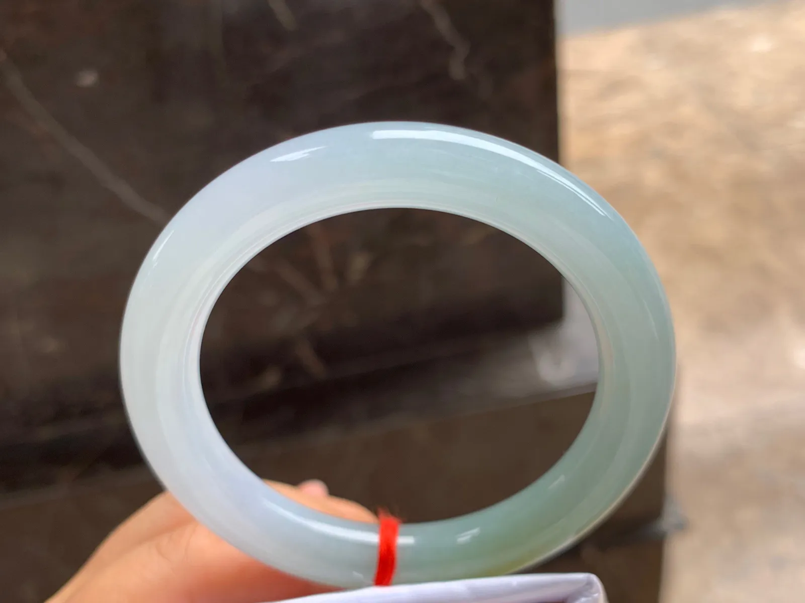 55.5-10mm
黄翡圆条手镯 种好细腻 颜色漂亮