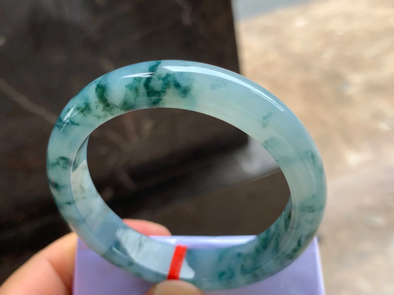 53-12-8mm
飘花贵妃手镯 种好细腻 花色均匀