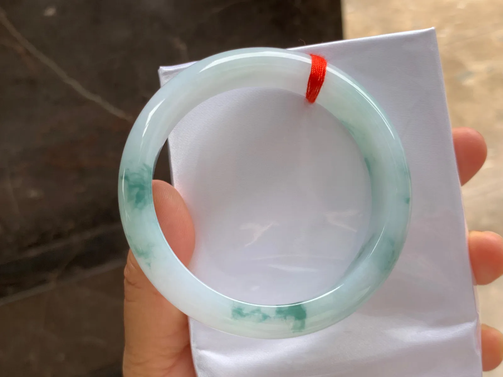 57-12.5-8mm
飘花手镯 底子细腻干净 花色清爽