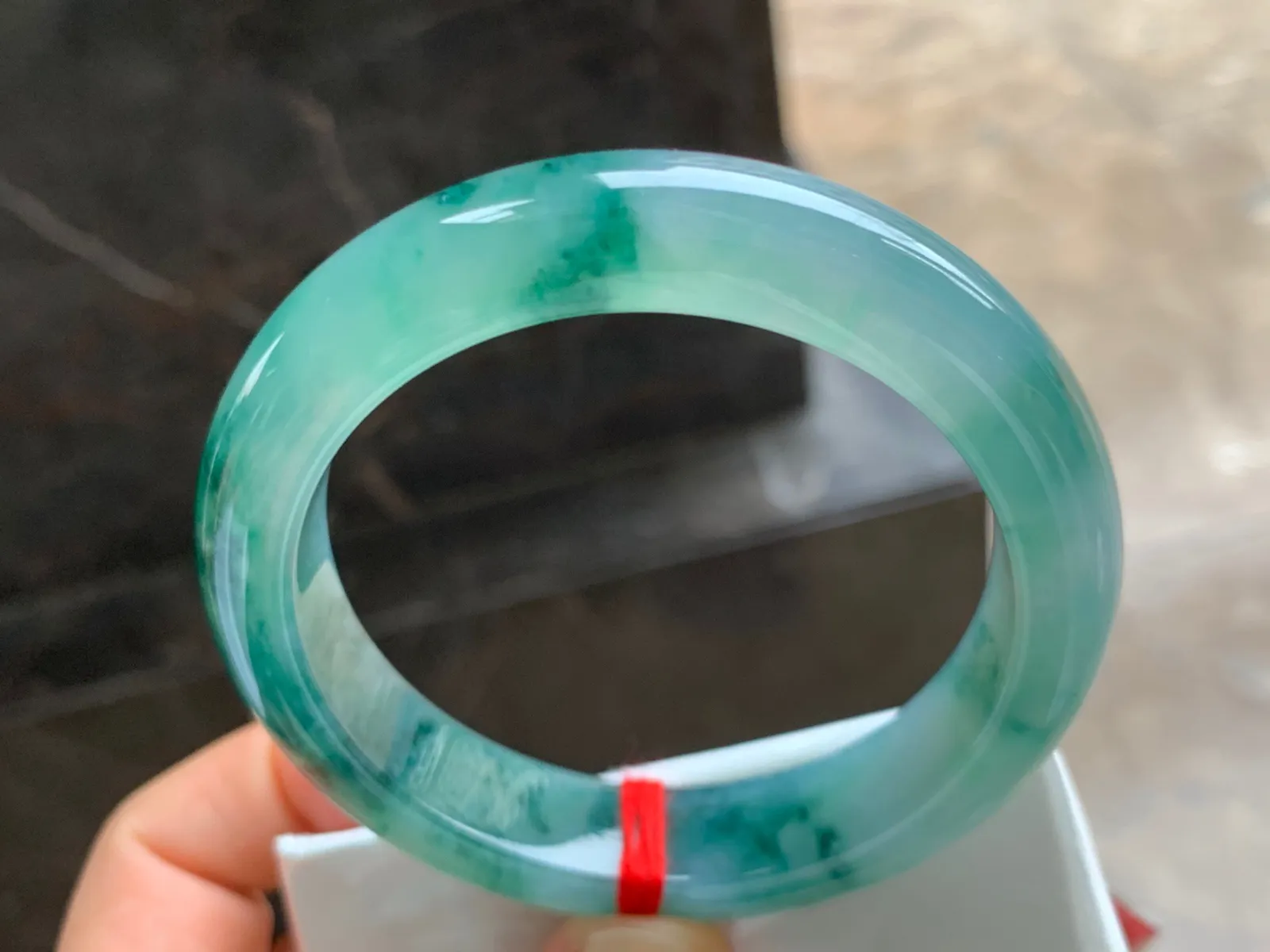 56-12-9mm
冰种飘花手镯 水润冰透 花色漂亮