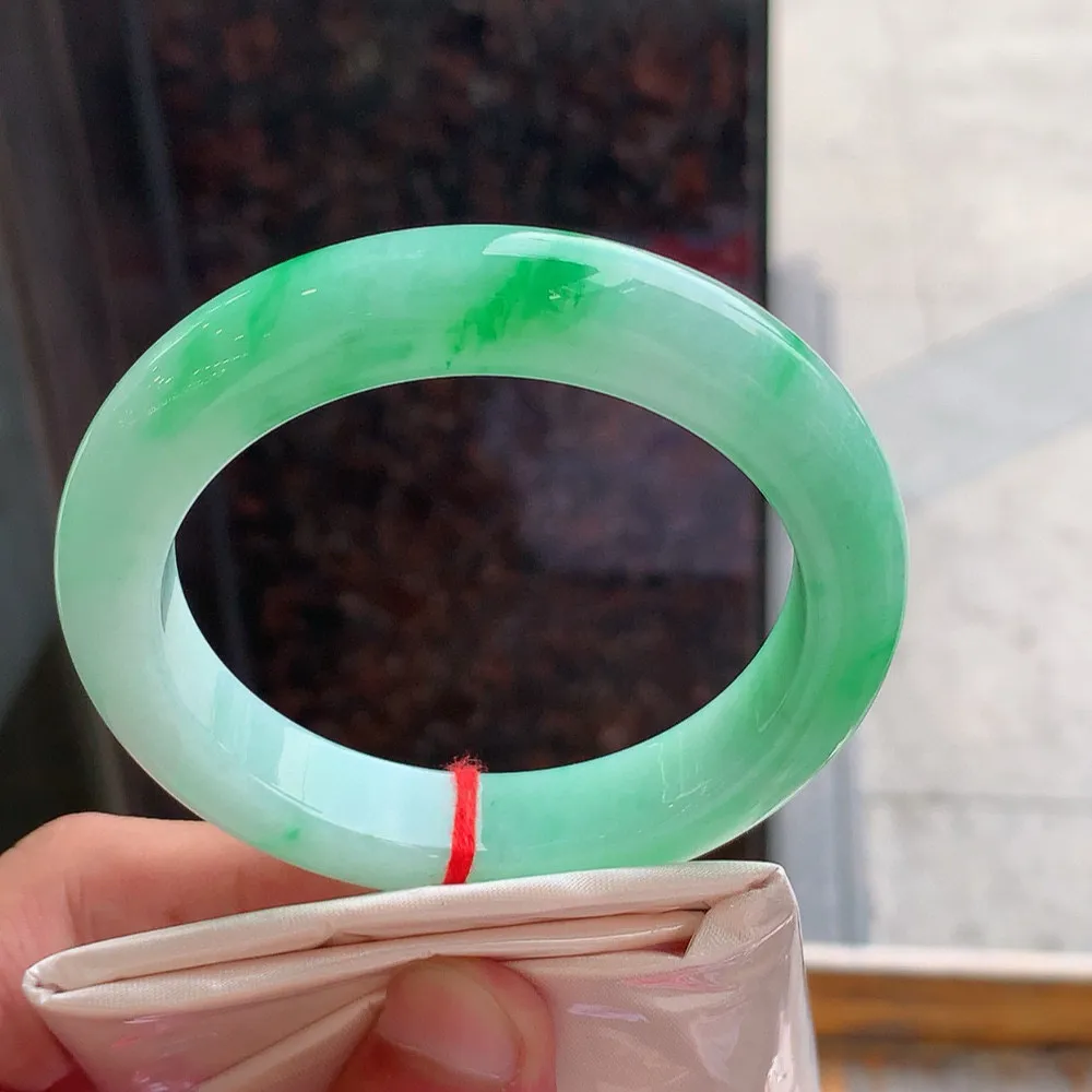 正圈冰糯阳绿 无瑕 尺寸:58.5/12.5/10 色阳️️