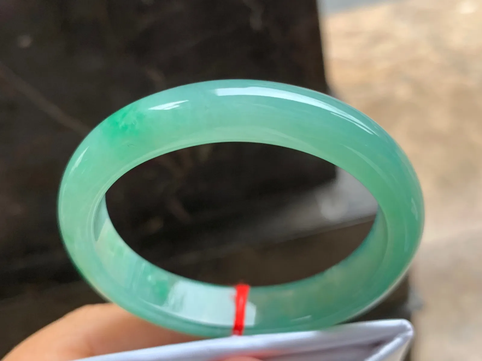 53.5-12-7.5mm
冰种带色贵妃手镯 种好水润 正圈51/52可戴