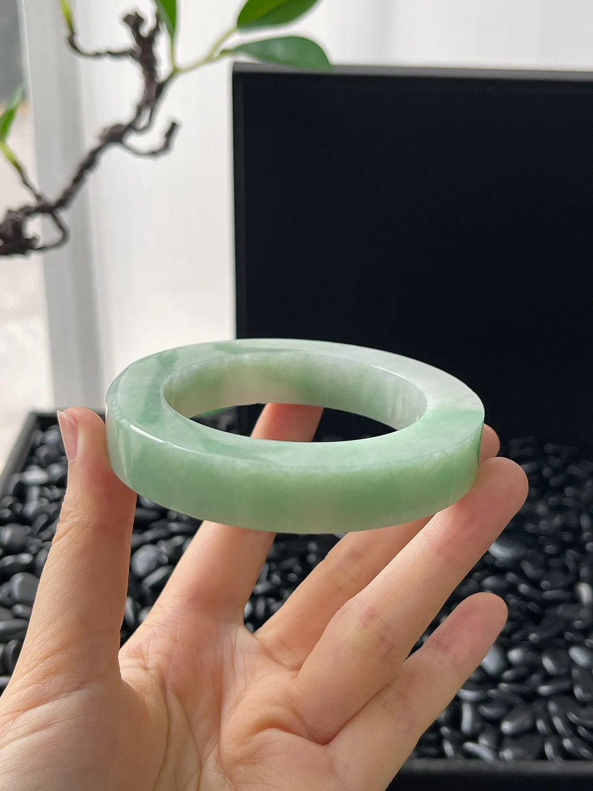翡翠镯胚带镯心，正圈最大做60.7，圆条最大做56.7