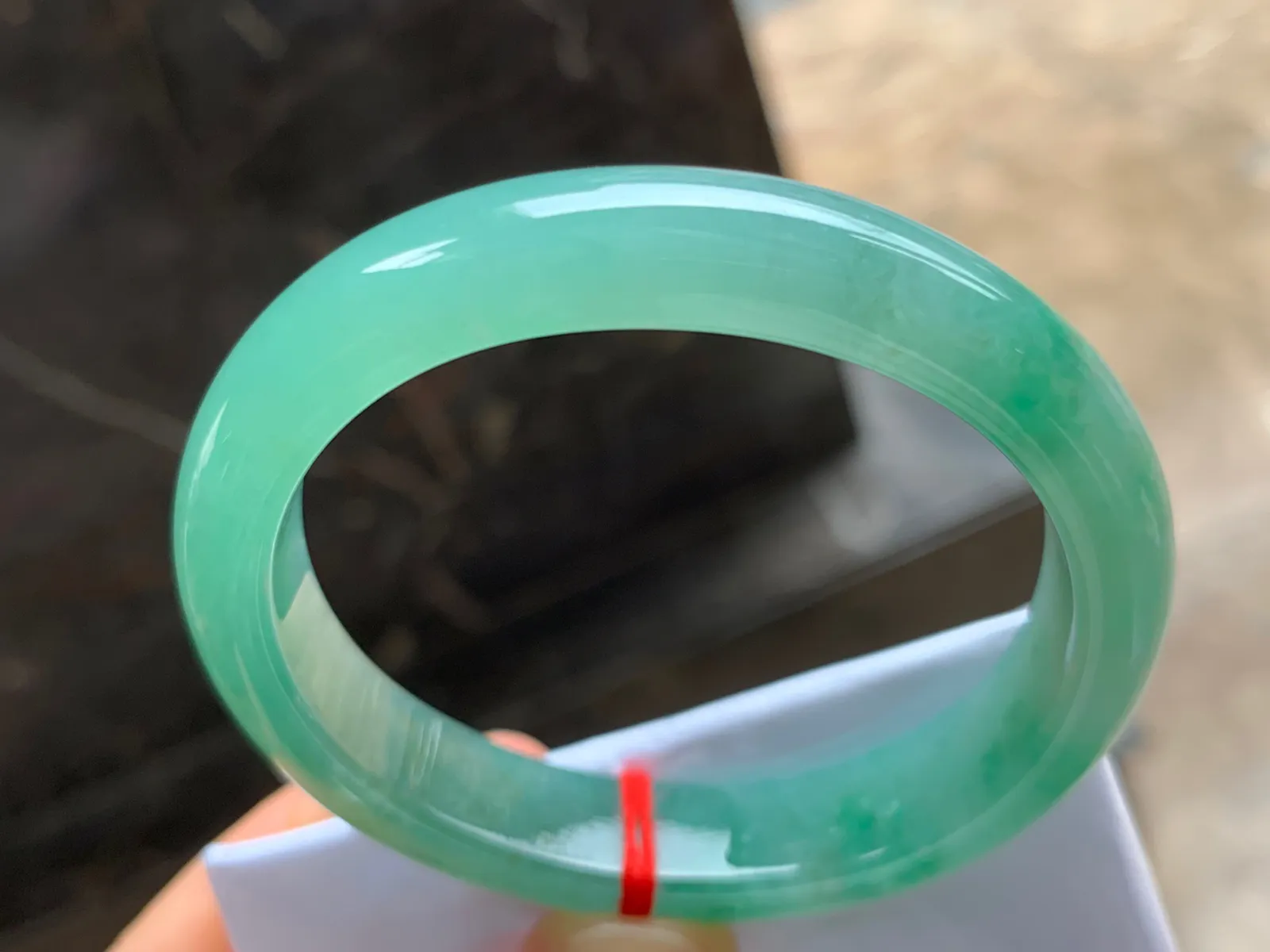 53.5-12-7.5mm
冰种带色贵妃手镯 种好水润 正圈51/52可戴