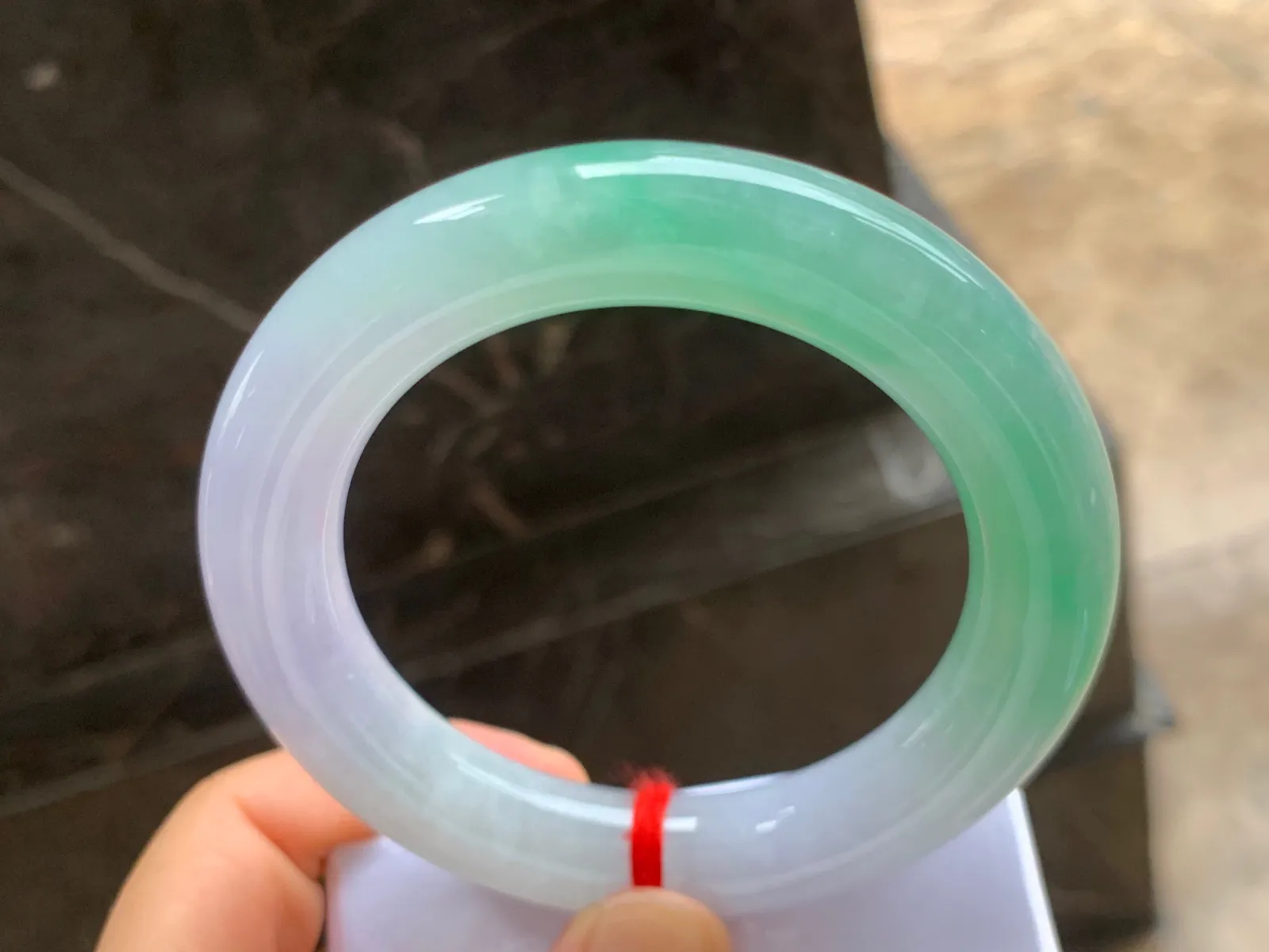 58-13mm
春彩圆条手镯 种好细腻 颜色漂亮 条形优秀