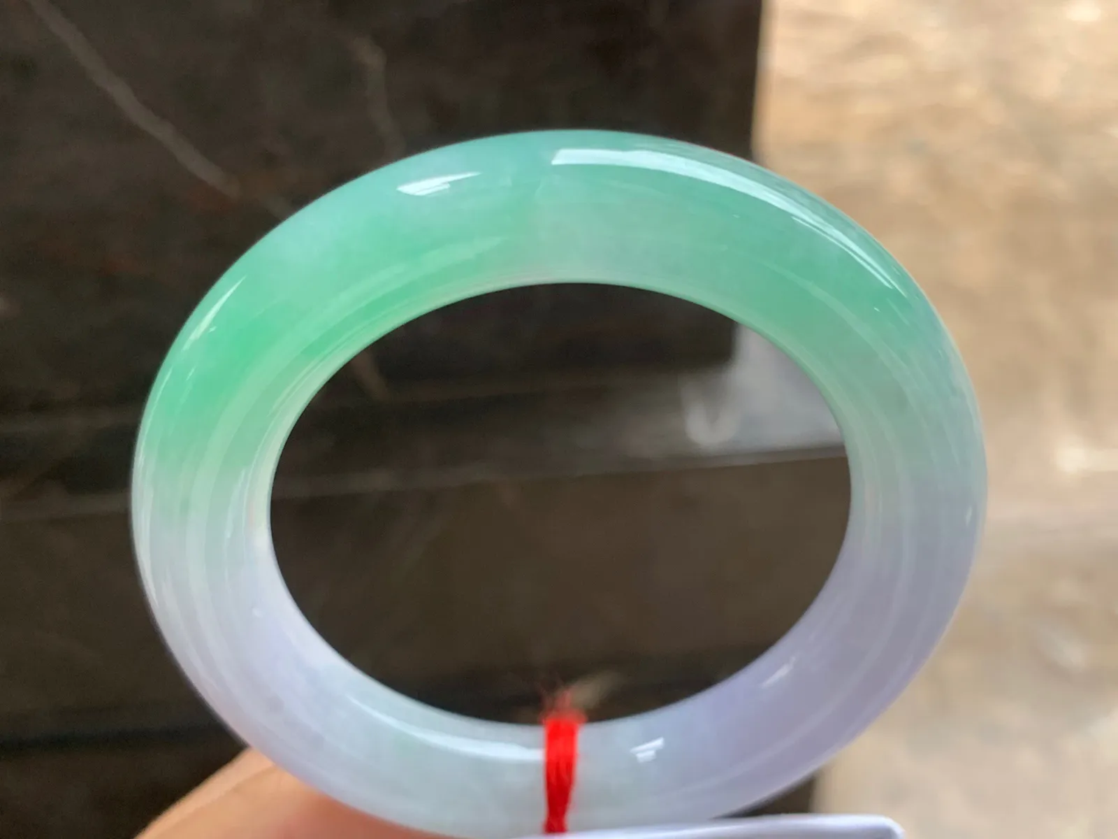 58-13mm
春彩圆条手镯 种好细腻 颜色漂亮 条形优秀