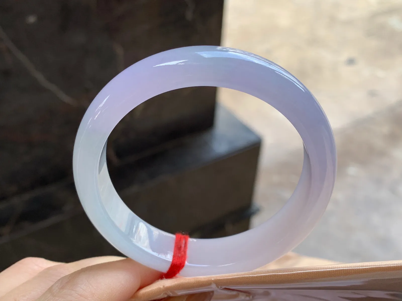 紫罗兰手镯
尺寸：56.5-13.5-7.7mm
水润十足～小清新上手好看