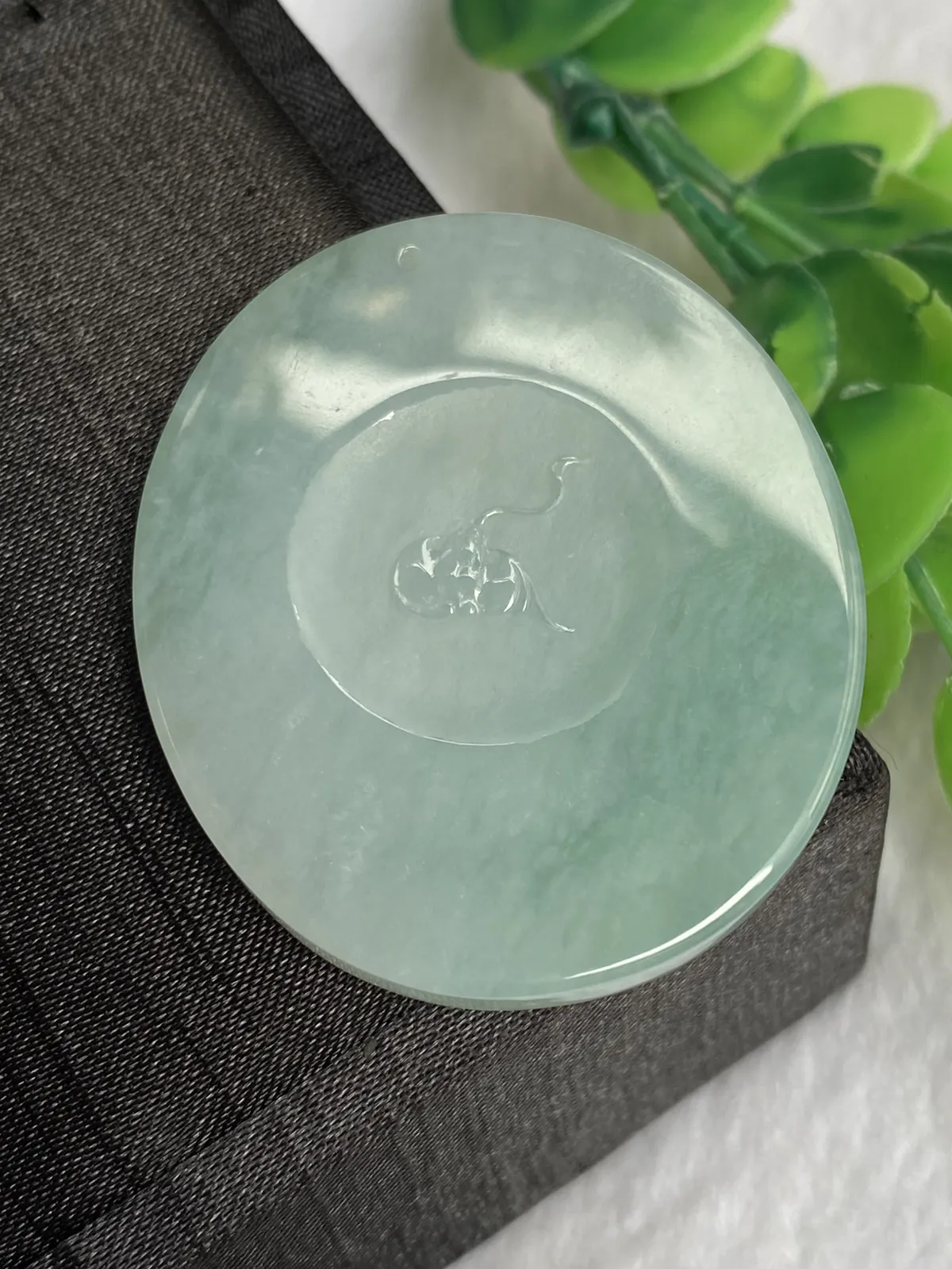 推荐【荷叶童子】连生贵子，福在眼前，磨砂与精抛两种工艺，无纹裂，水润，细腻，微透，品相佳～～