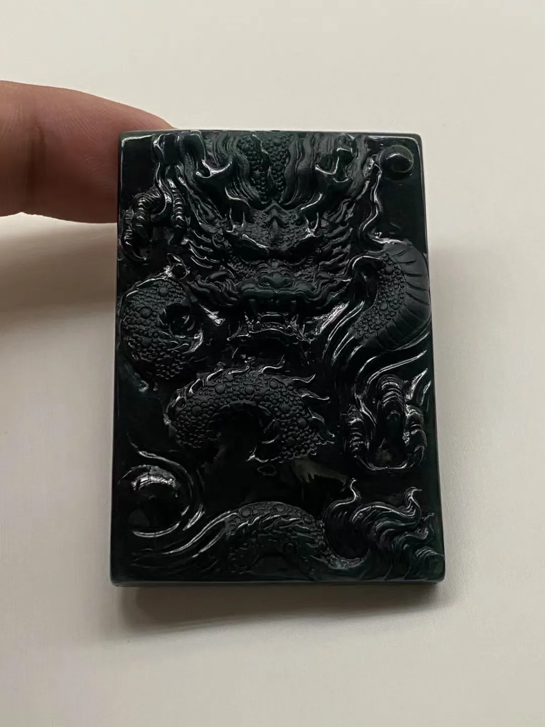 墨翠【龙腾天下】细腻干净，黑度好，性价比高，雕工精湛，打灯透绿.