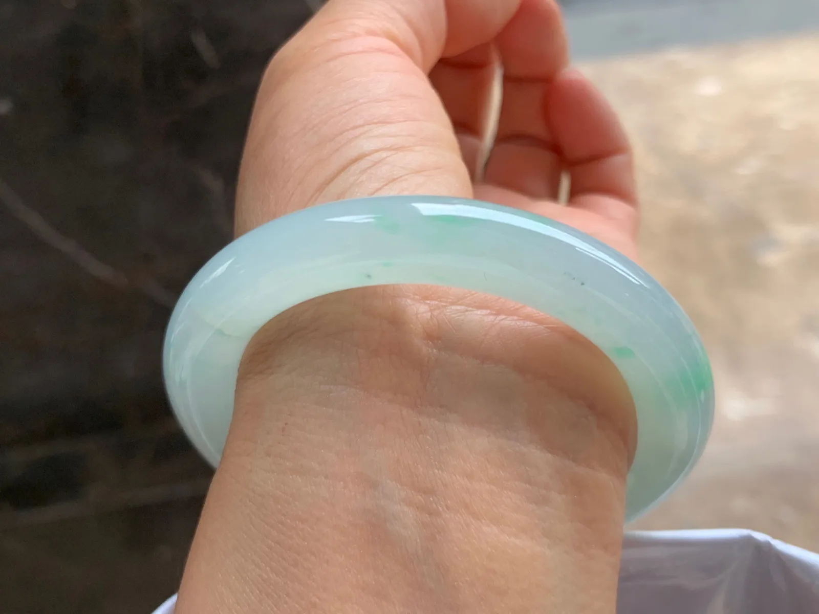 54-9.5mm
冰种带色圆条手镯 水润冰透 清爽