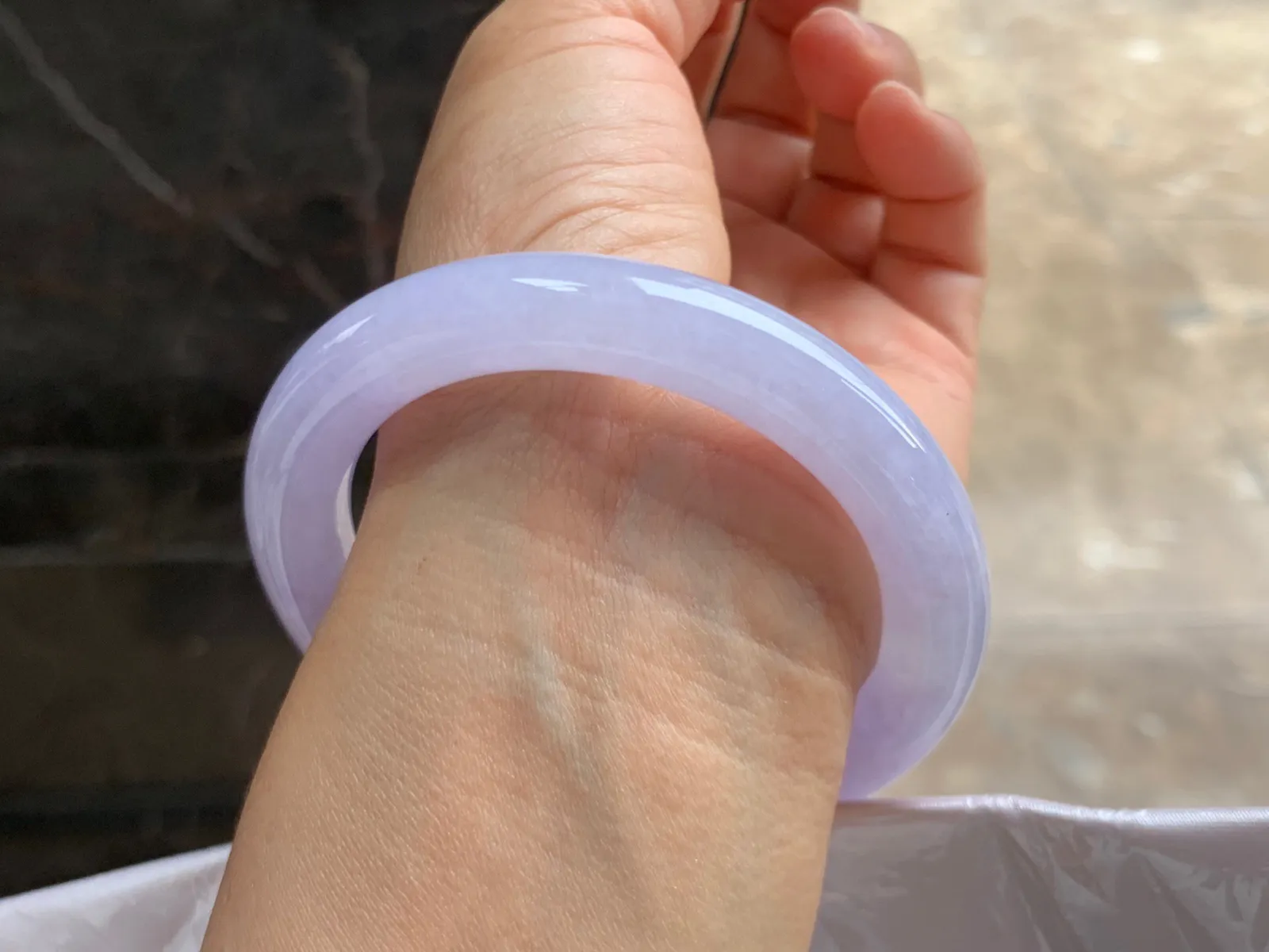 56.5-10.5mm
紫罗兰圆条手镯 底子细腻 颜色漂亮