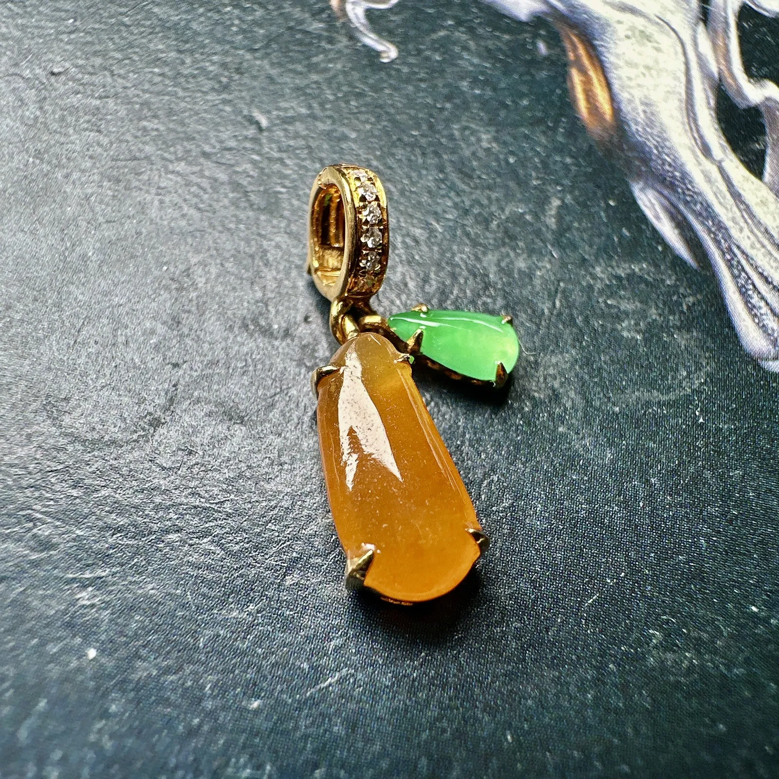 【冰种黄翡福瓜小滴流】流行扣款，多种佩戴搭配，冰感十足，晶莹透亮，18K金钻镶嵌，裸石尺寸10.4*