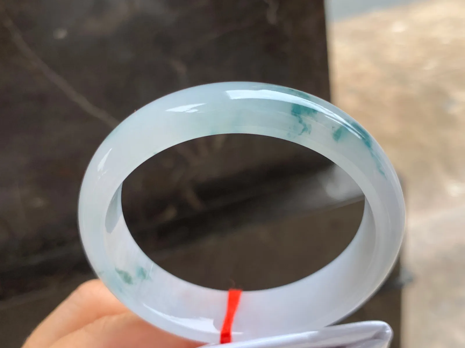 55-15-7mm
冰种飘花贵妃手镯 水润冰透 清爽干净