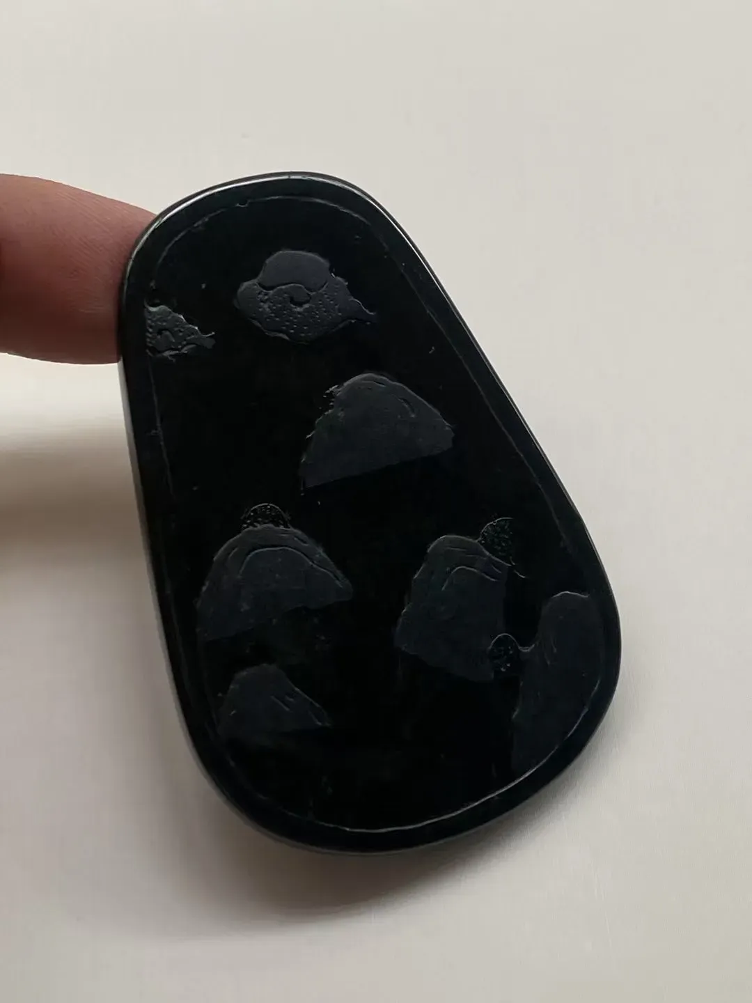 墨翠【大展宏图】细腻干净，黑度极黑、性价比高，雕工精湛，打灯透绿‘