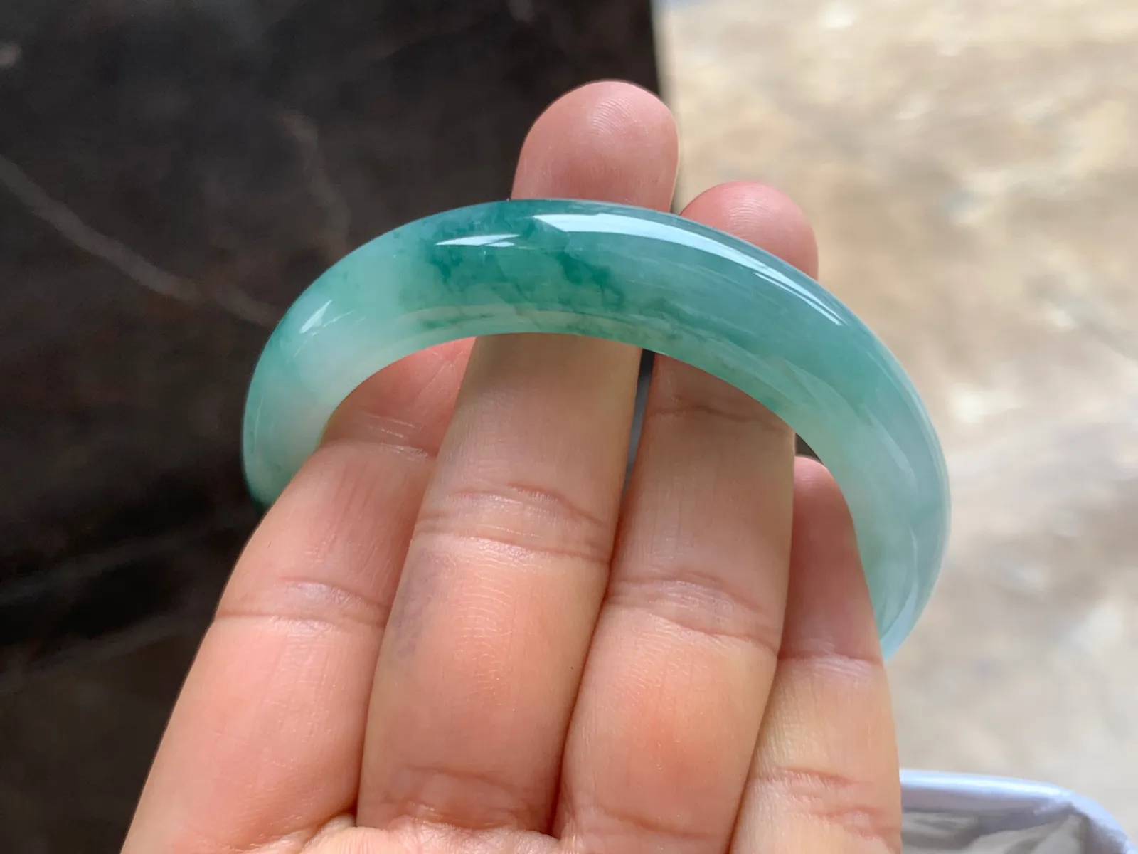 51.5-12.5-8mm
飘花手镯 底子细腻 水润色花 小手专属 性价比推荐