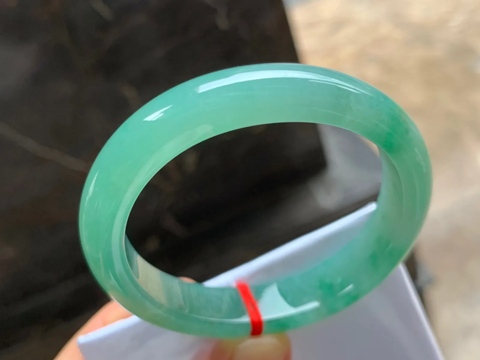 53.5-12-7.5mm
冰种带色贵妃手镯 种好水润 正圈51/52可戴