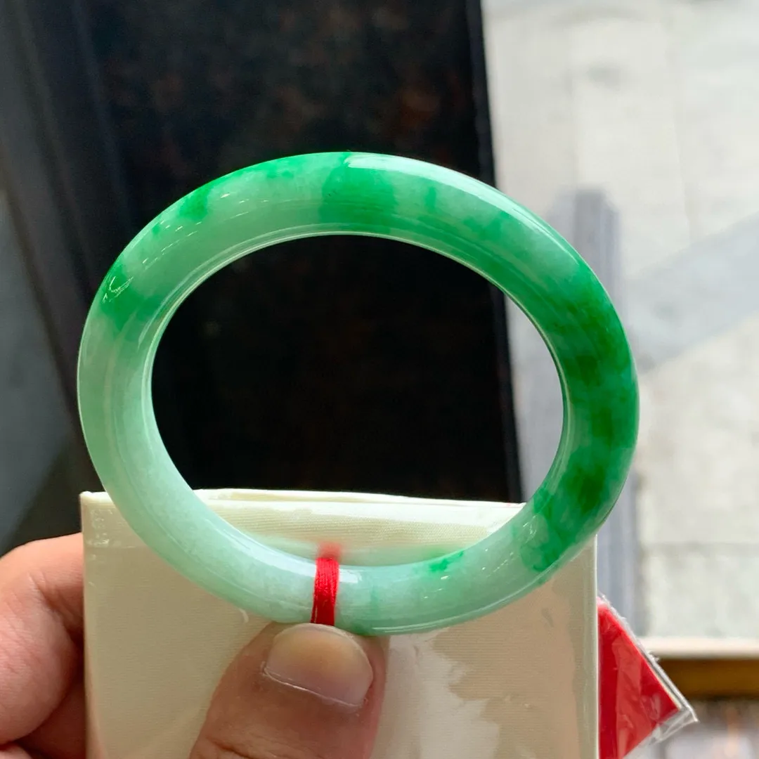 圆条一大节阳绿 无瑕 尺寸:54.1/9.3 色阳