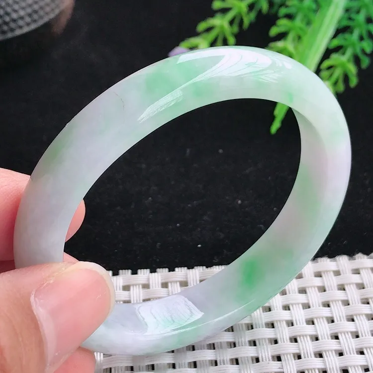自然光52.5圈口老坑精美温润飘绿贵妃手镯翡翠玉镯尺寸52.5/47.5/11.4/7.2