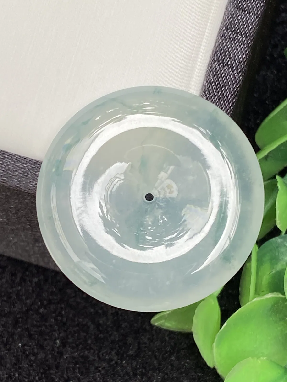 推荐【冰飘花平安扣】飘蓝花，无纹裂，水润，细腻，冰透起胶，品相佳～～比硬币大，佩戴尺寸刚刚好～～