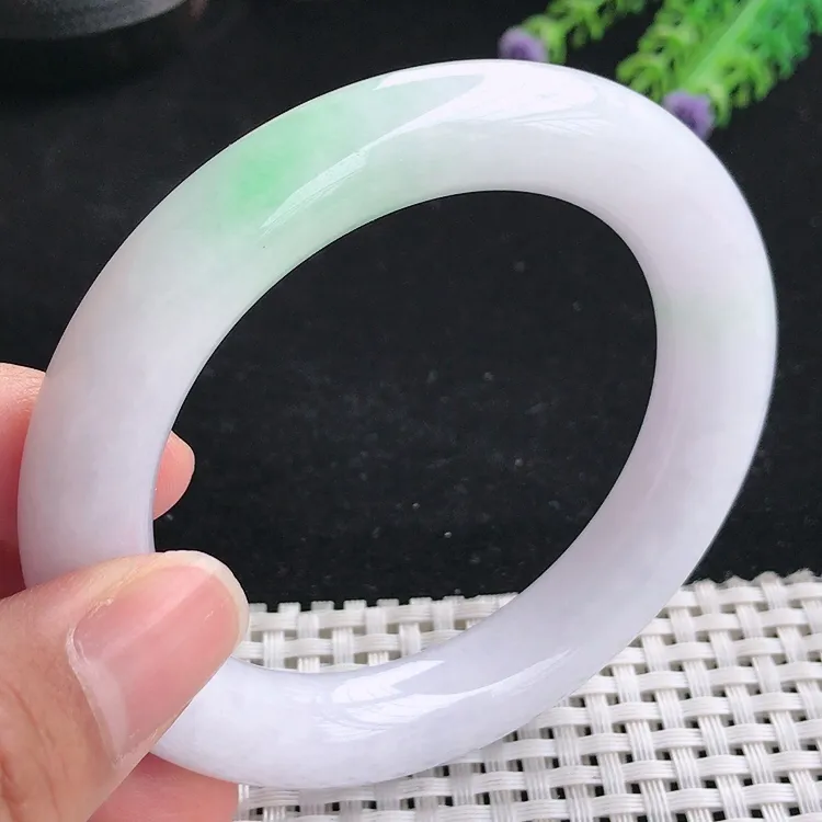 自然光57.2圈口老坑秀气温润飘绿胖圆条手镯翡翠玉镯尺寸57.2/11.7/11.3