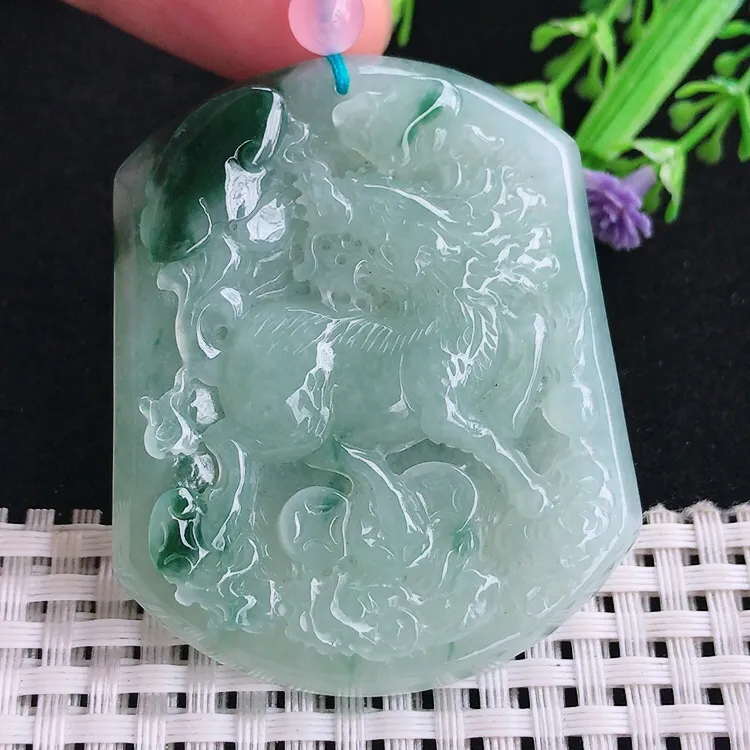 自然光老坑冰润起胶飘花瑞兽麒麟牌吊坠尺寸54.5/45/6.1
