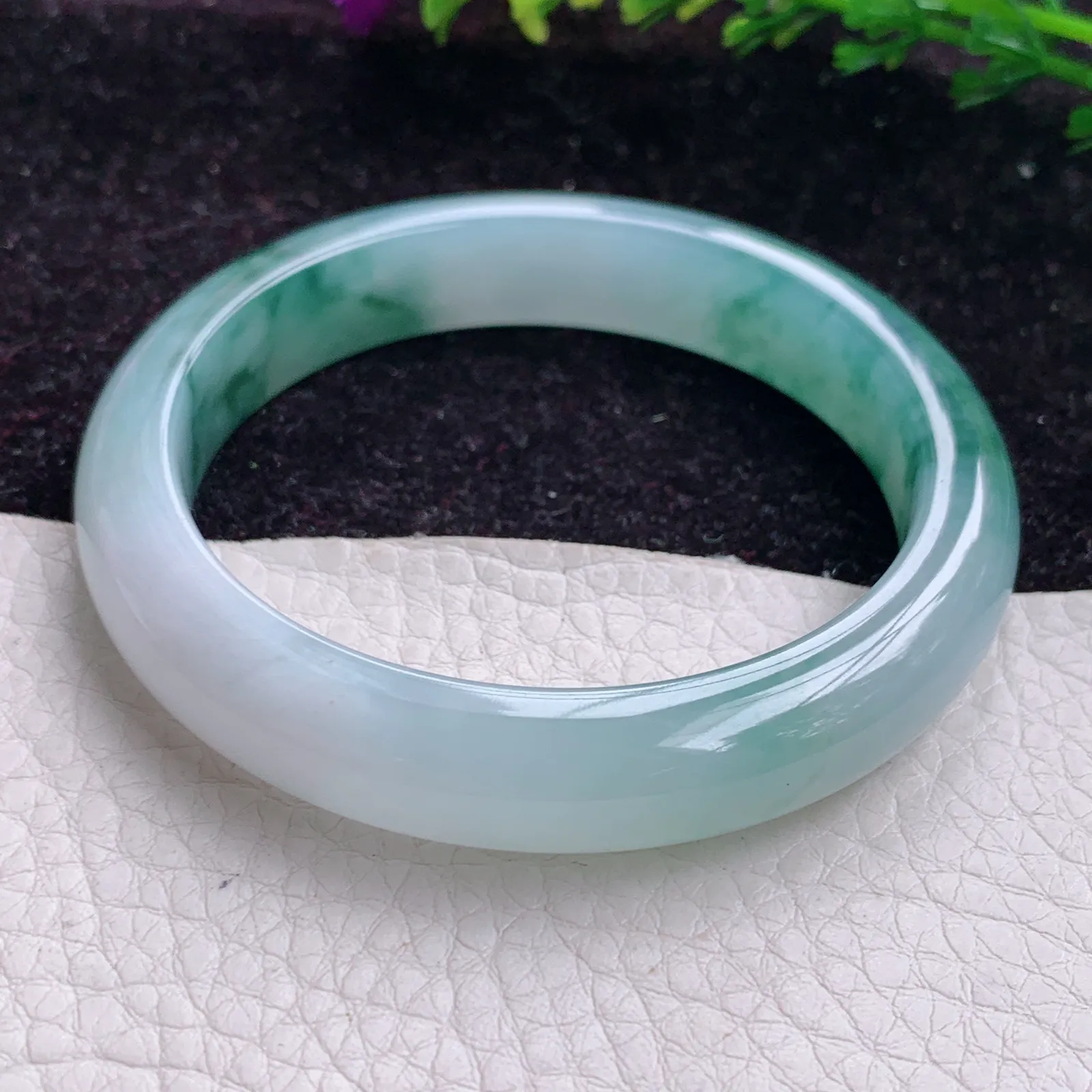 z实拍53*10.7*7.5缅甸翡翠A货冰飘花灵动清秀宽边翡翠手镯 玉镯子
