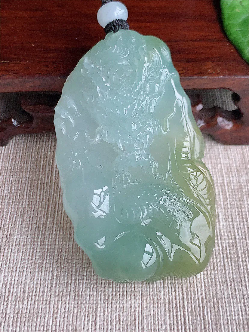 缅甸a货翡翠ddj老坑冰种飘黄翡龙牌吊坠  整体59×35.3×10.5mm 47.50