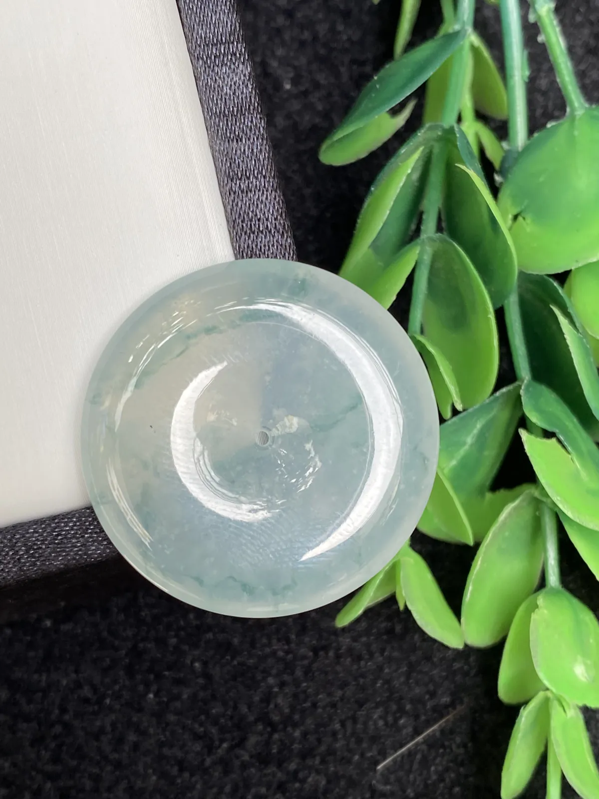 推荐【冰飘花平安扣】飘蓝花，无纹裂，水润，细腻，冰透起胶，品相佳～～比硬币大，佩戴尺寸刚刚好～～