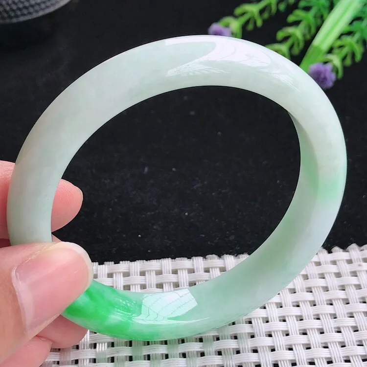 自然光57圈口老坑精美温润飘阳绿手镯翡翠玉镯尺寸57/11.5/8.1