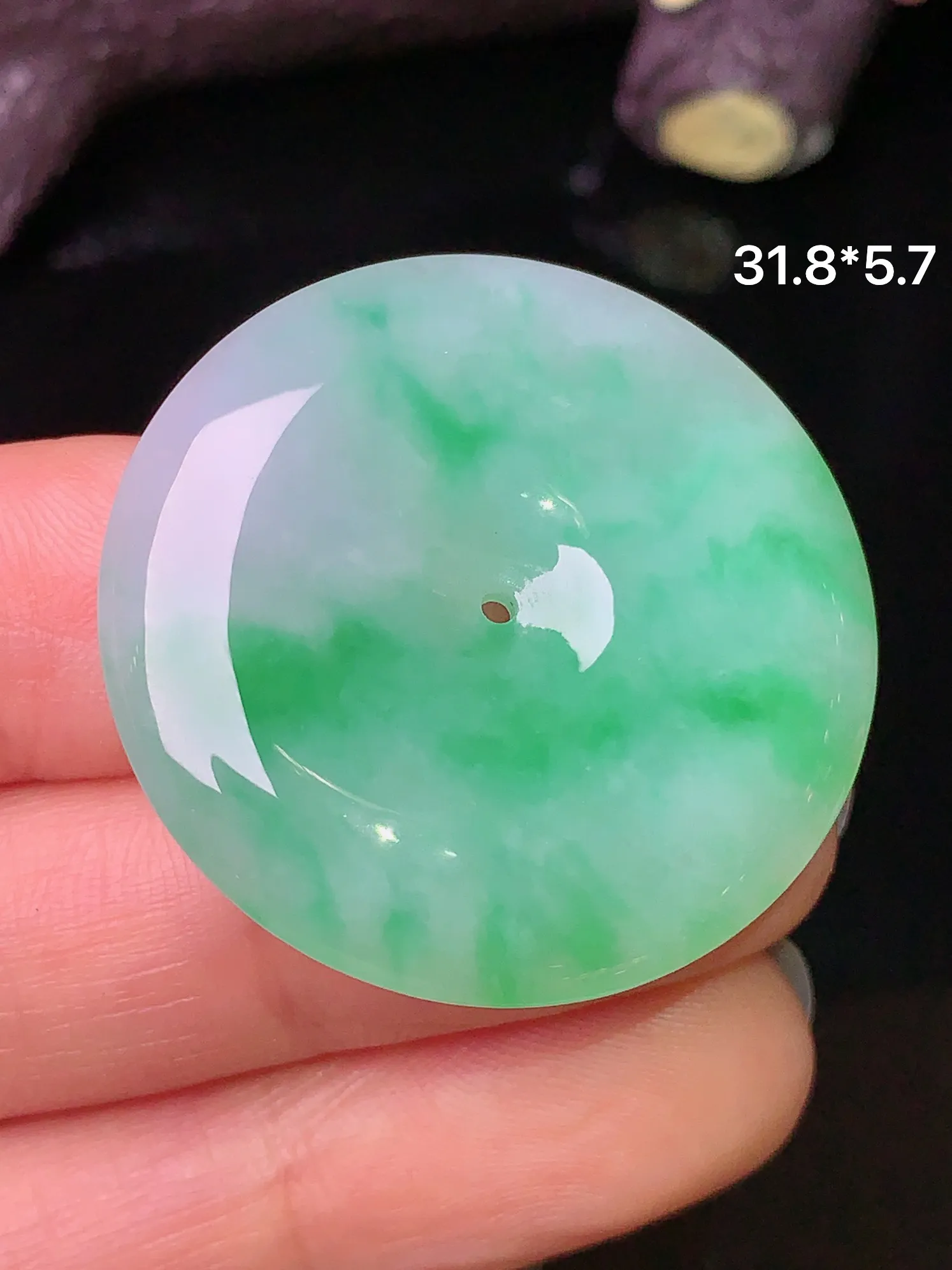 飘绿平安扣吊坠 玉质细腻 色泽清新 艳丽 整体尺寸31.8*5.7