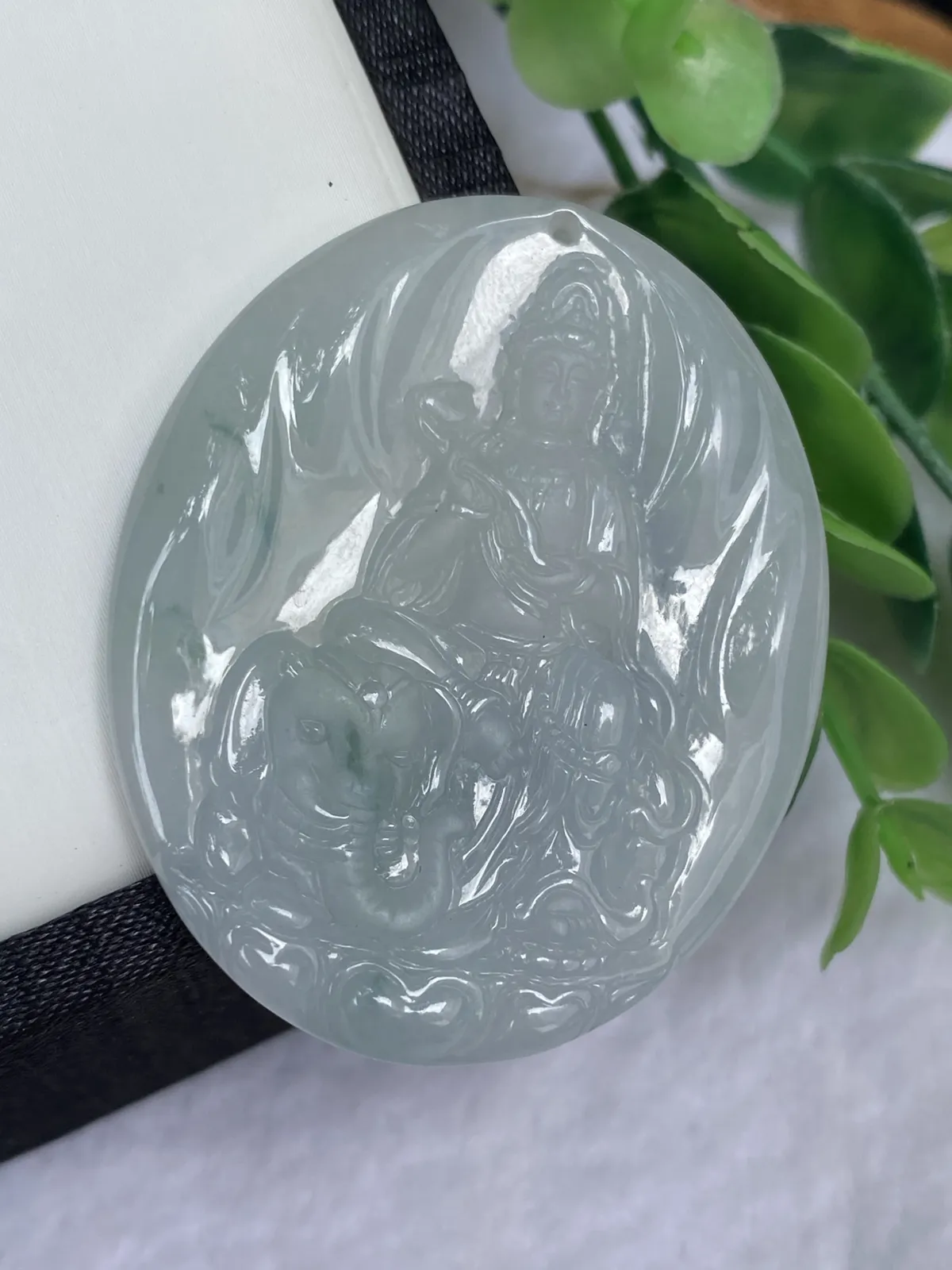 推荐【飘花普贤菩萨】无纹裂，水润，细腻，半磨砂工艺，飘蓝花，品相佳～～