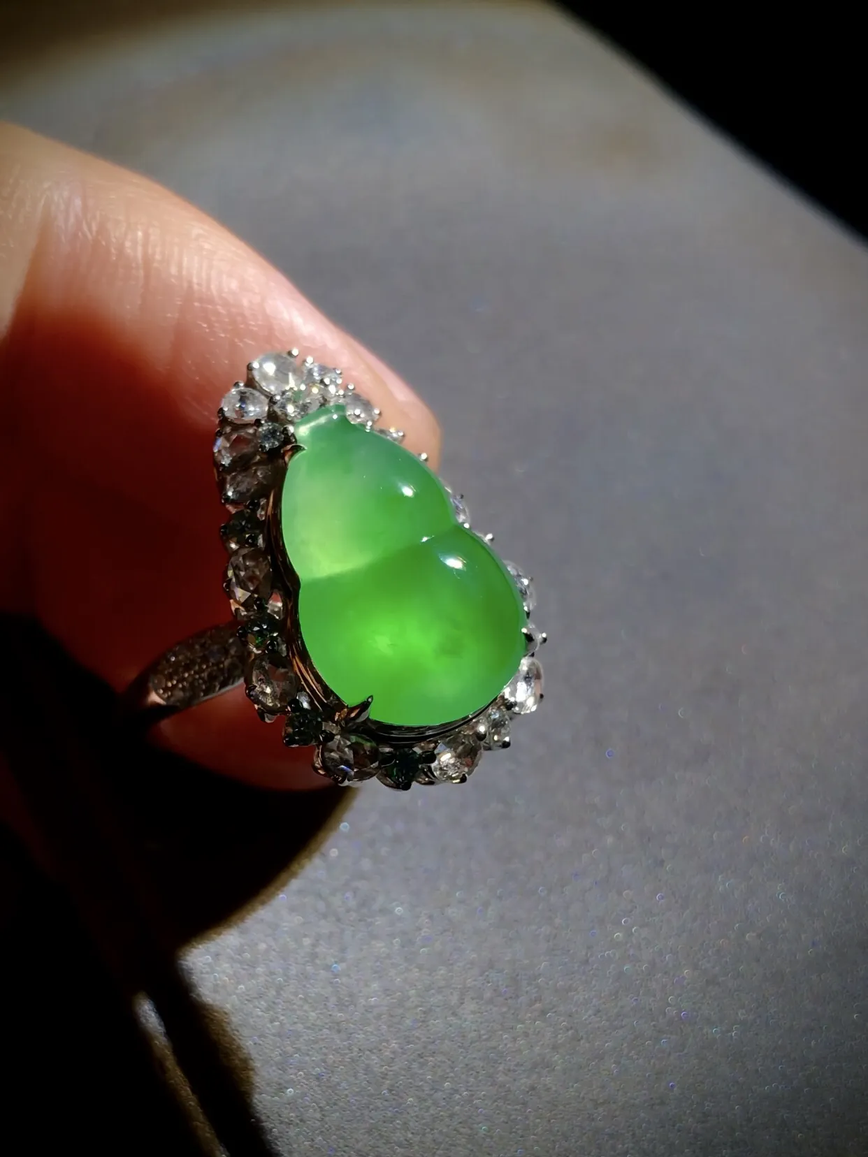 葫芦戒指吊坠两用款，
裸石16-11-3.8mm，整体29-16-12mm，
戒指14#，18K金，南非钻，