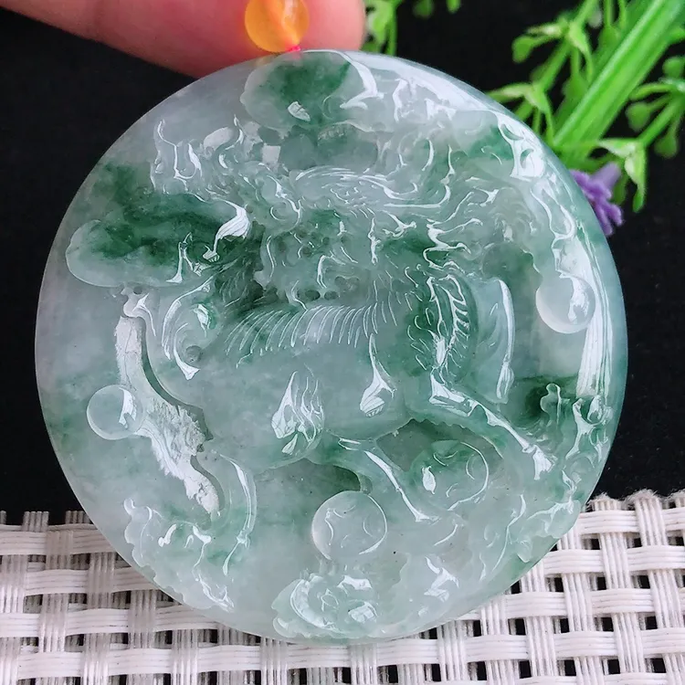 自然光老坑冰润起胶水灵飘花瑞兽麒麟牌吊坠尺寸56/5.6