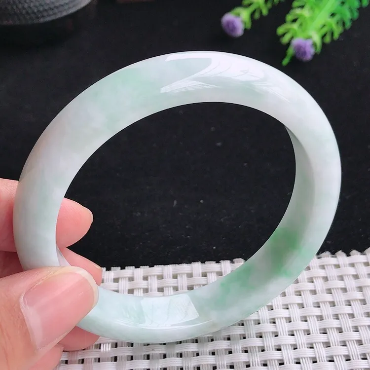 自然光60圈口老坑精美温润飘绿手镯翡翠玉镯尺寸60/12.7/8.3