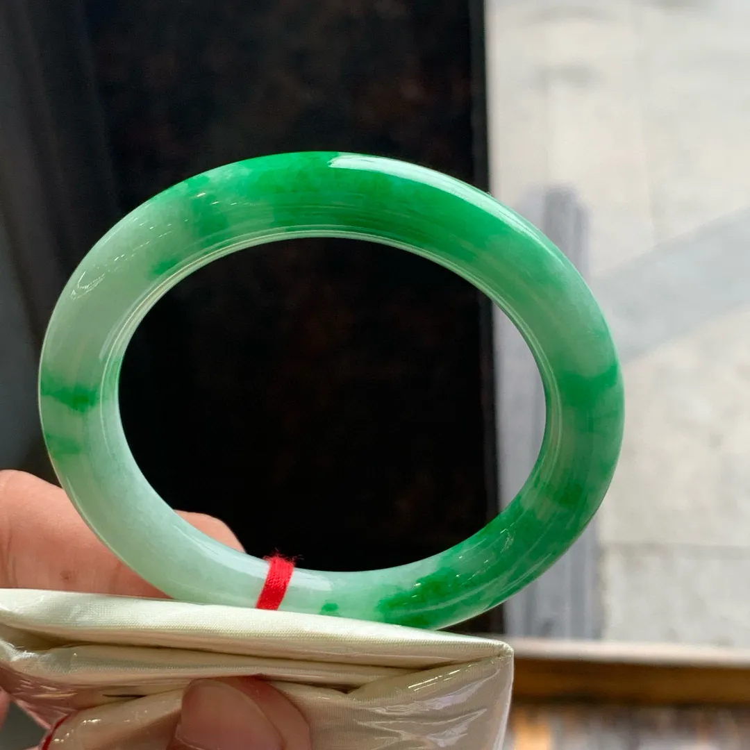 圆条一大节阳绿 无瑕 尺寸:54.1/9.3 色阳