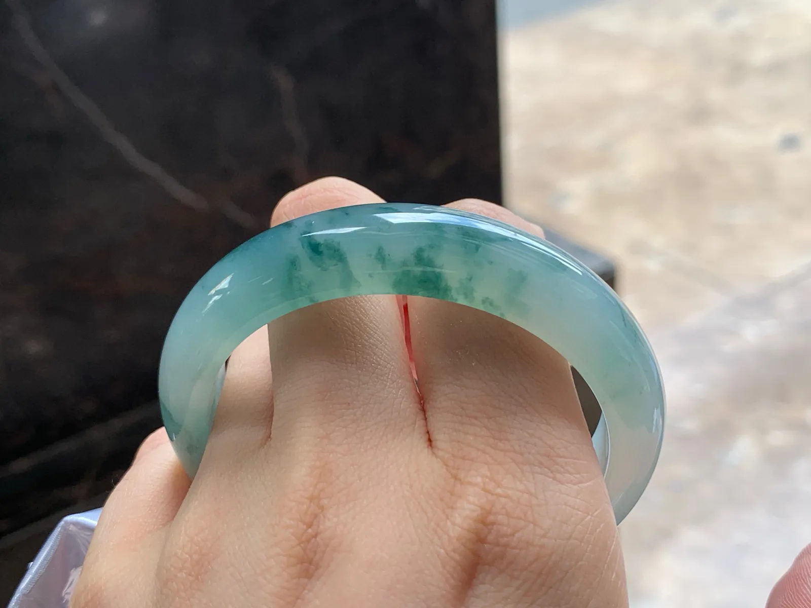 冰飘花手镯
水润清爽 55.5/12.6/7.9mm